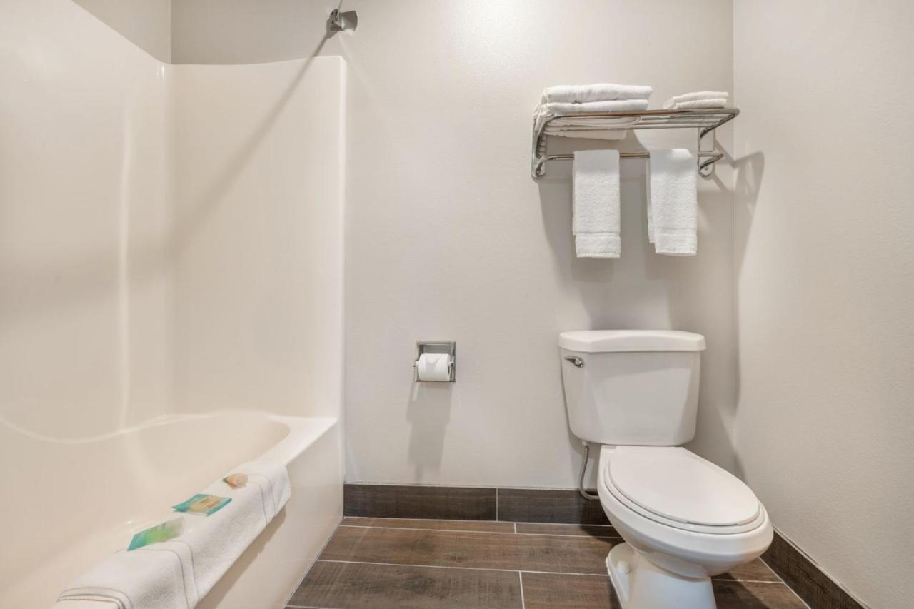 | Colstrip Inn & Suites