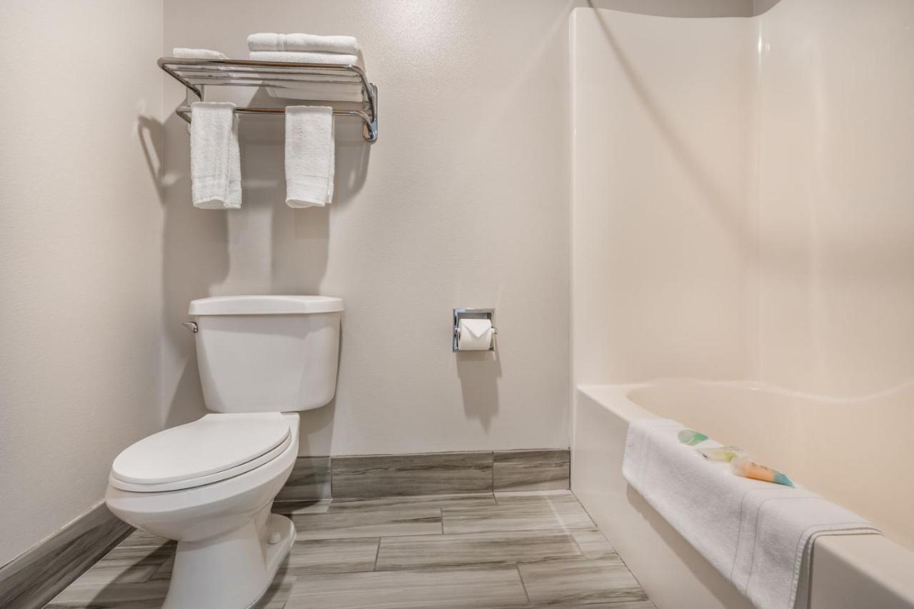 | Colstrip Inn & Suites
