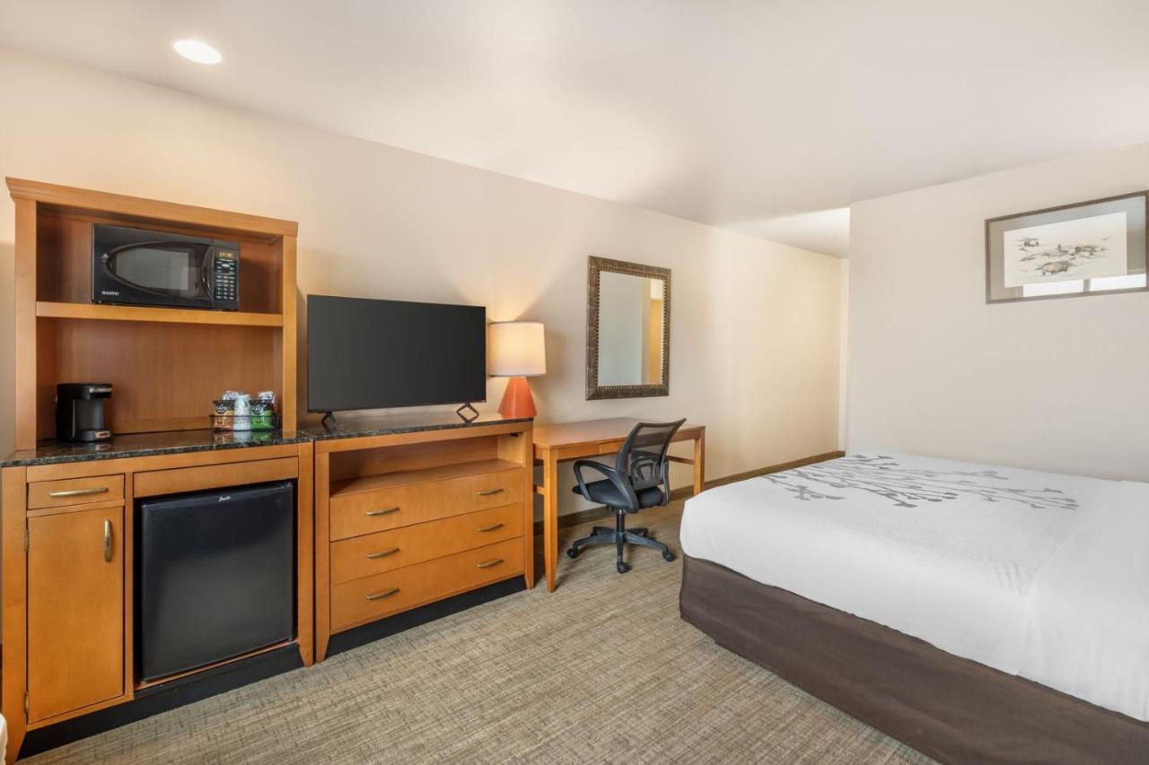 | Colstrip Inn & Suites