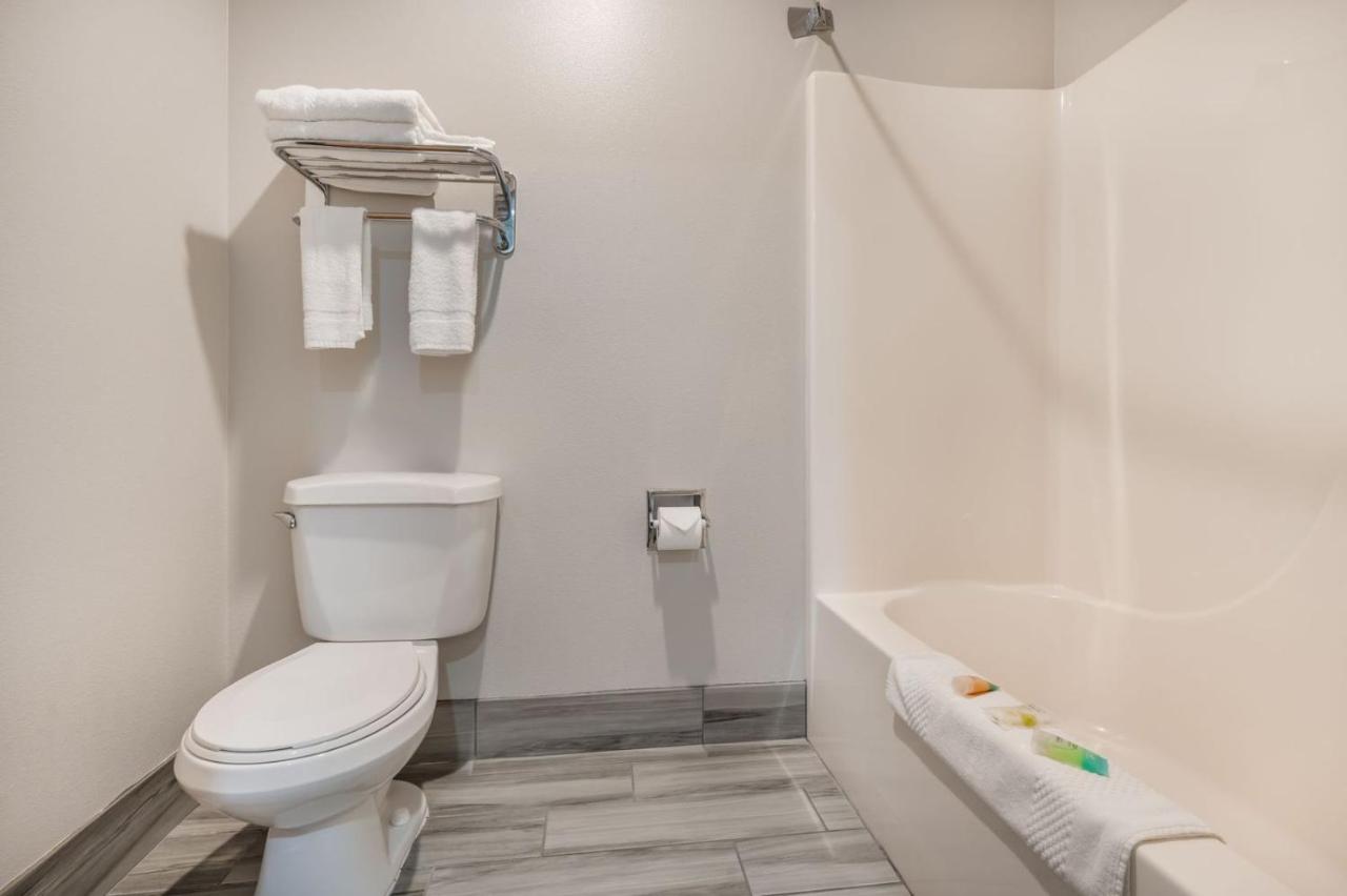 | Colstrip Inn & Suites