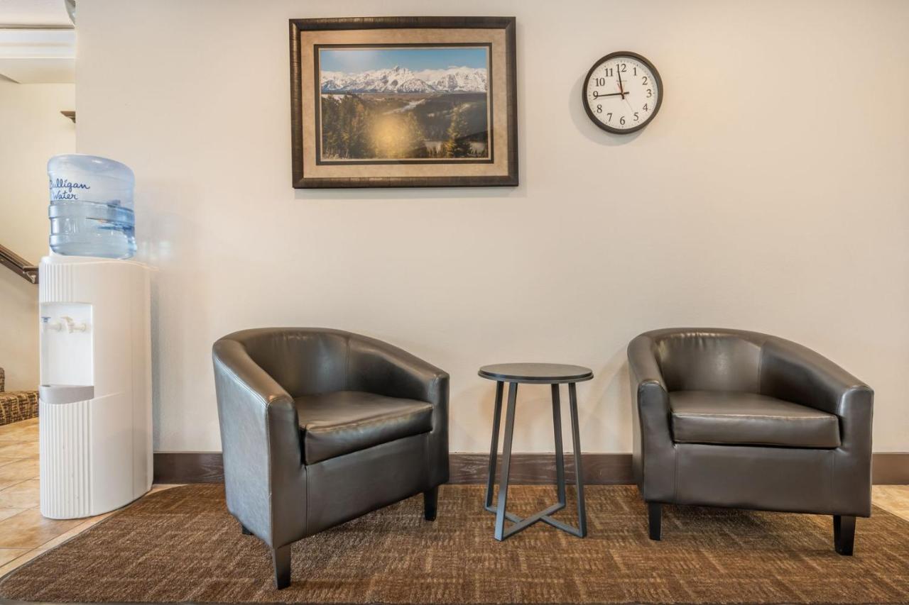 | Colstrip Inn & Suites