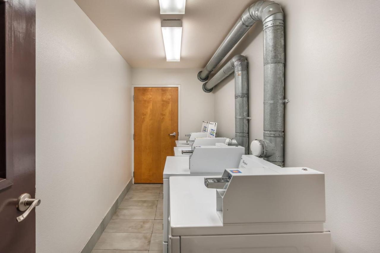 | Colstrip Inn & Suites