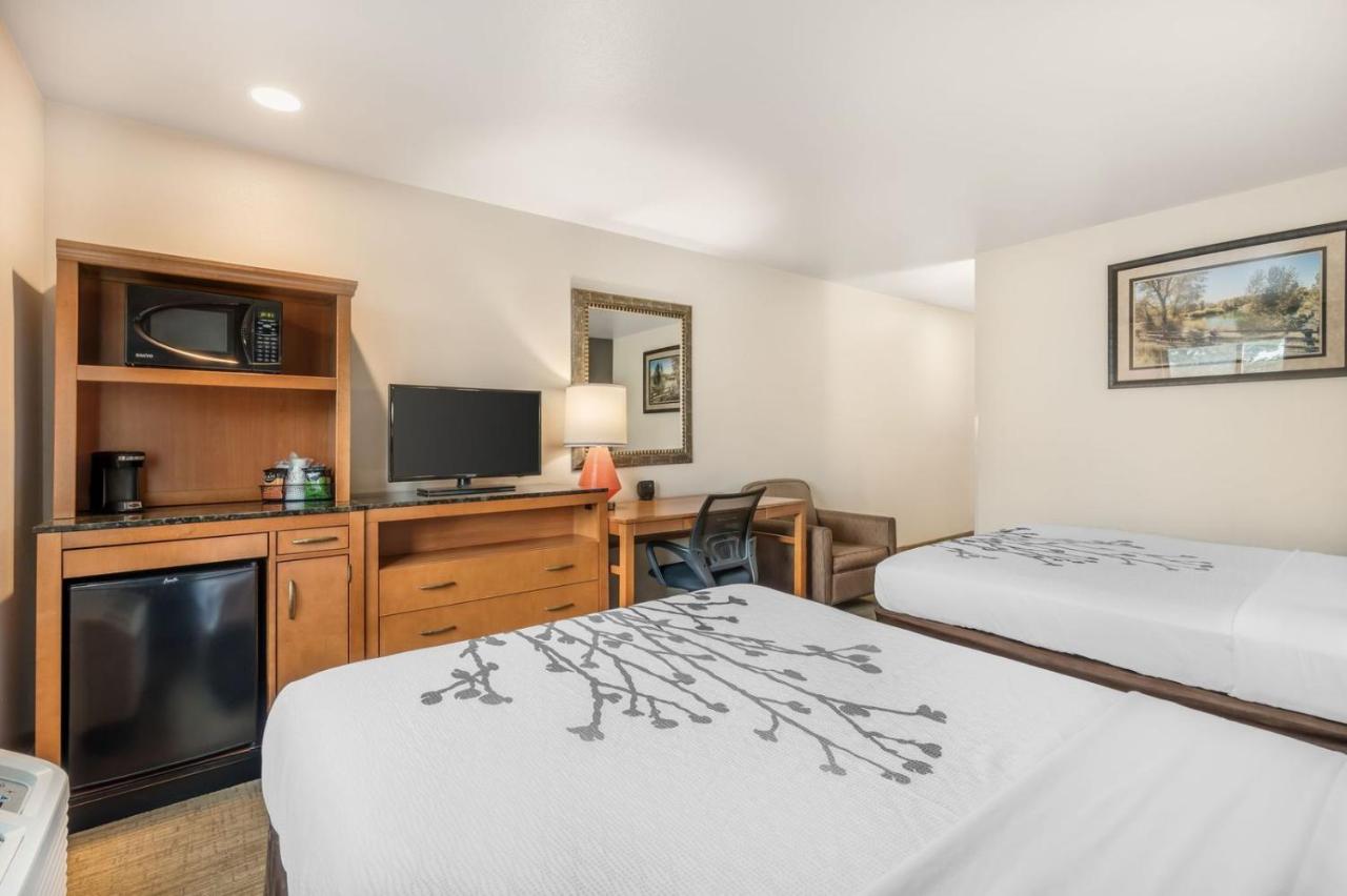 | Colstrip Inn & Suites