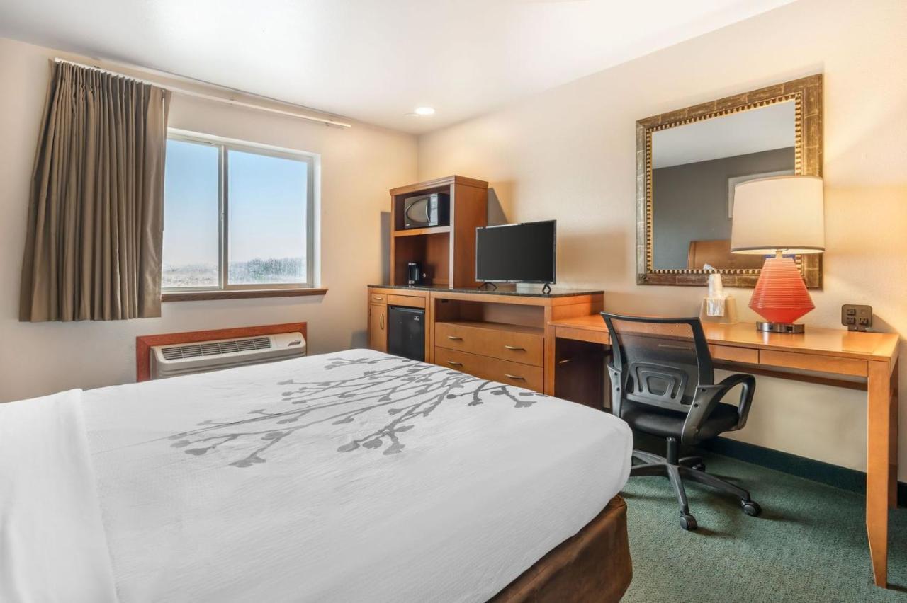 | Colstrip Inn & Suites