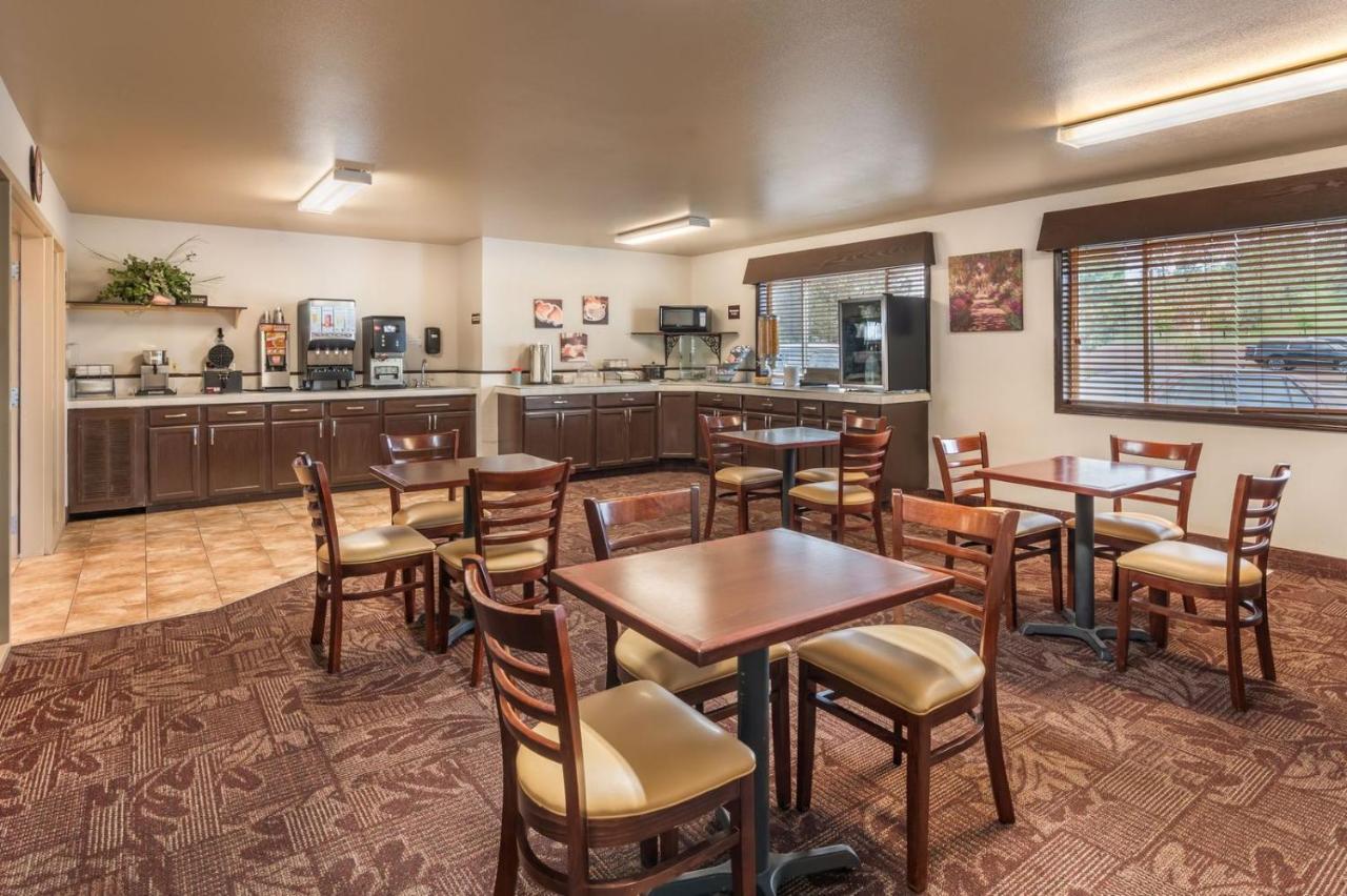 | Colstrip Inn & Suites