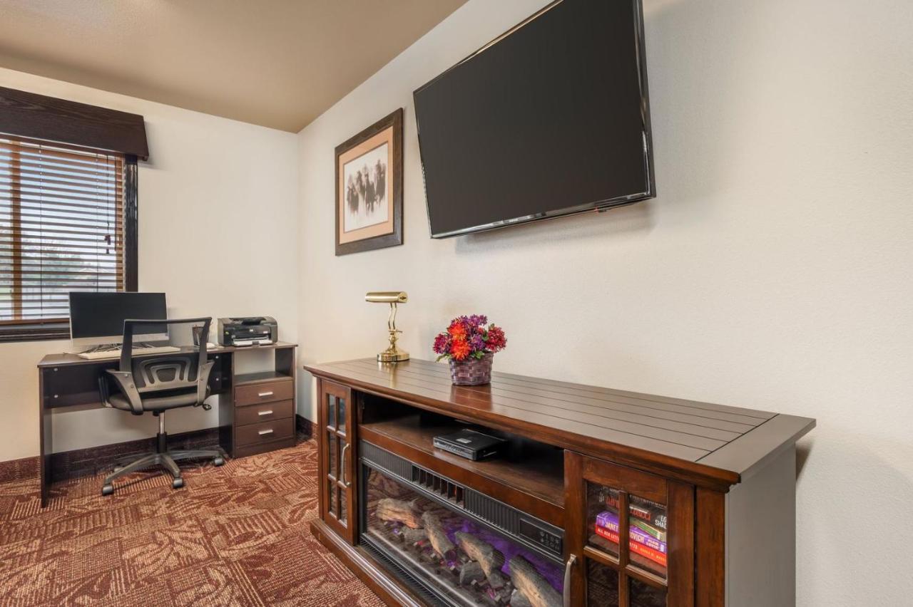 | Colstrip Inn & Suites