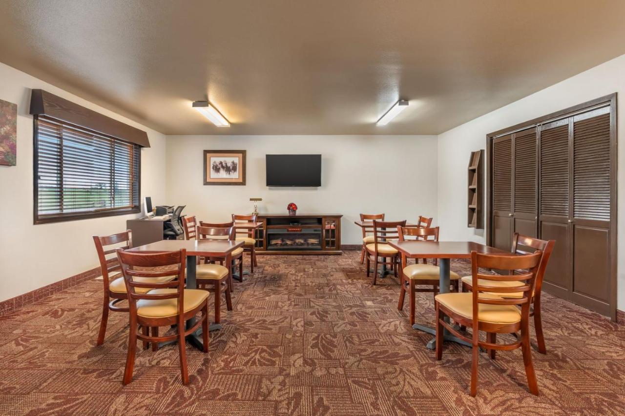 | Colstrip Inn & Suites