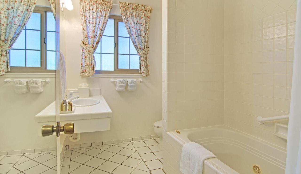 Classic Queen Suite - Pet Friendly at Svendsgaard's Inn