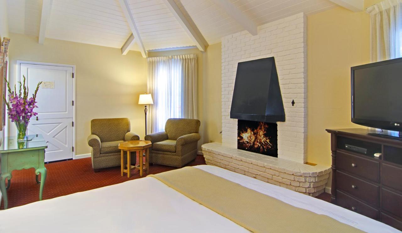 Classic Queen Suite - Pet Friendly at Svendsgaard's Inn