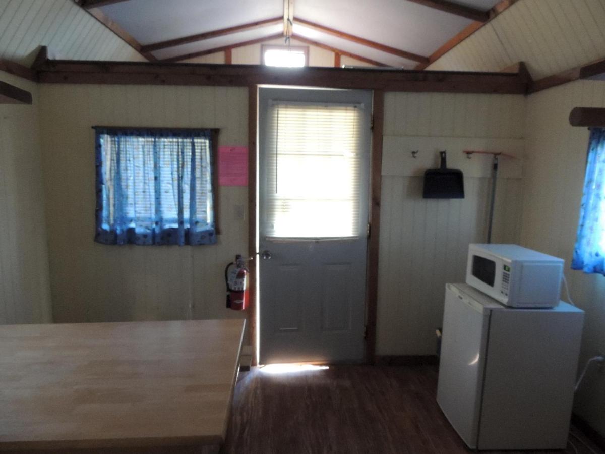 | O'Connell's RV Campground Lakefront Cabin 9