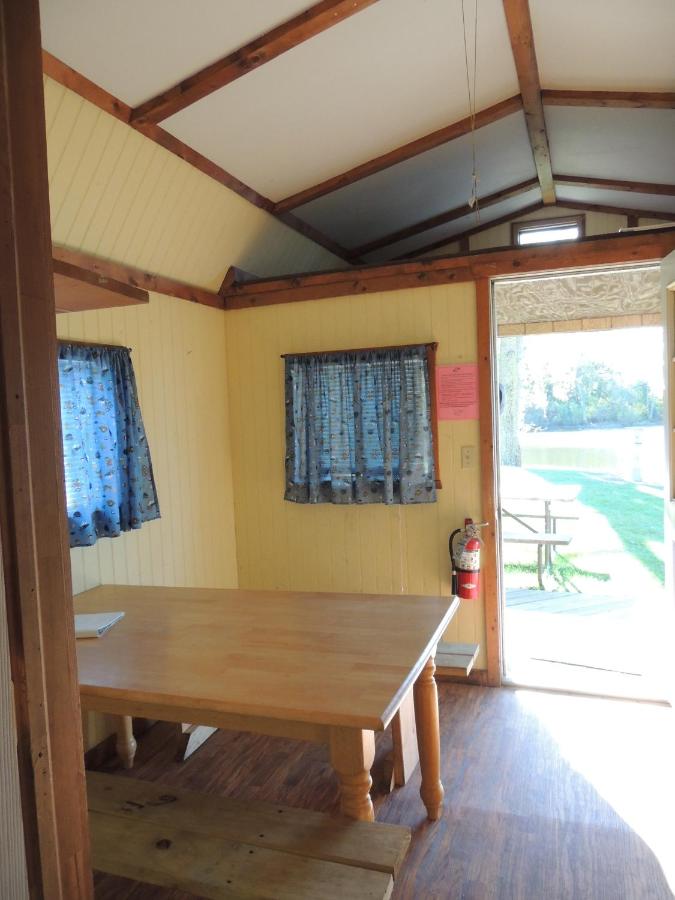 | O'Connell's RV Campground Lakefront Cabin 9
