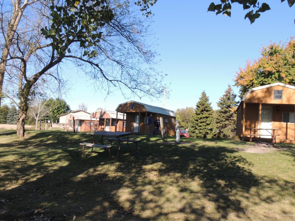 | O'Connell's RV Campground Lakefront Cabin 9