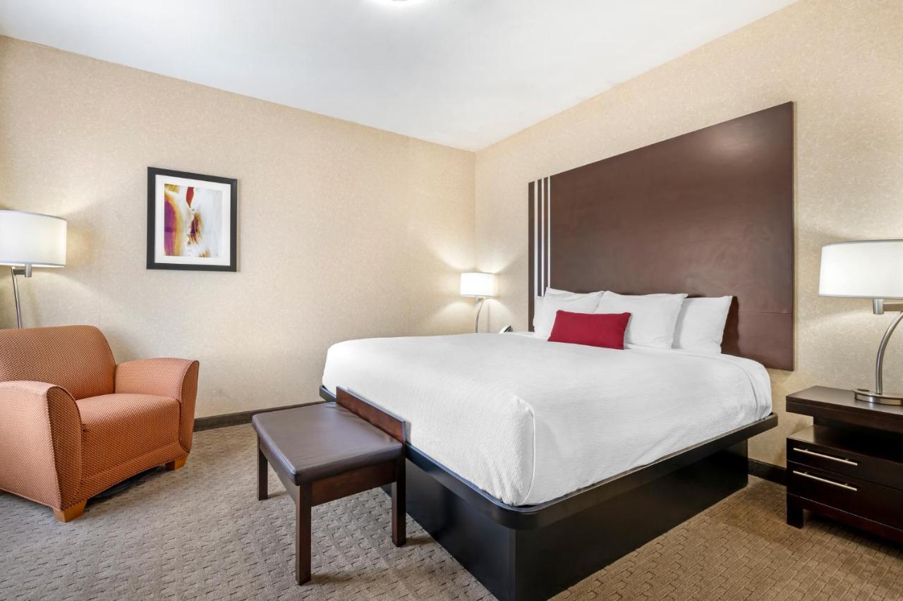 King Room - Non Smoking at Best Western Plus Howe Inn
