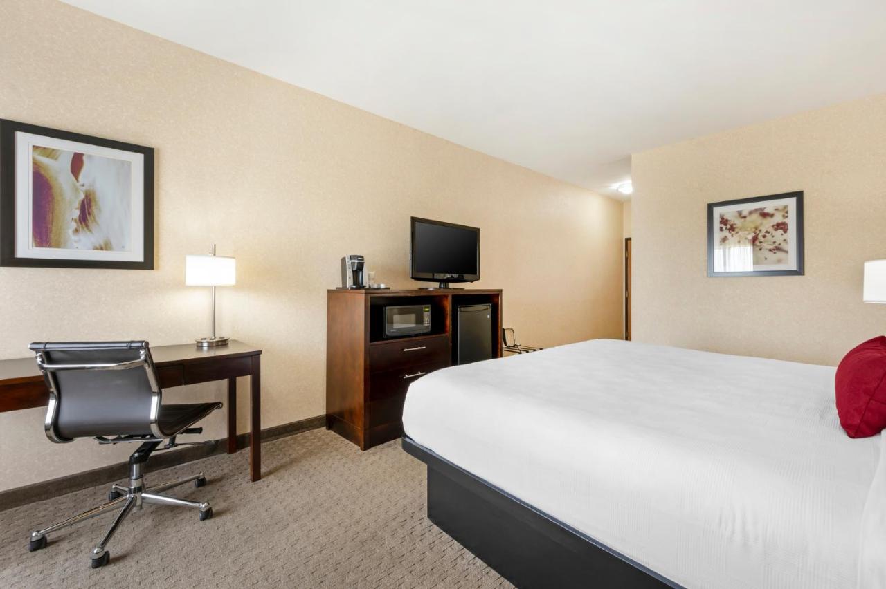| Best Western Plus Howe Inn