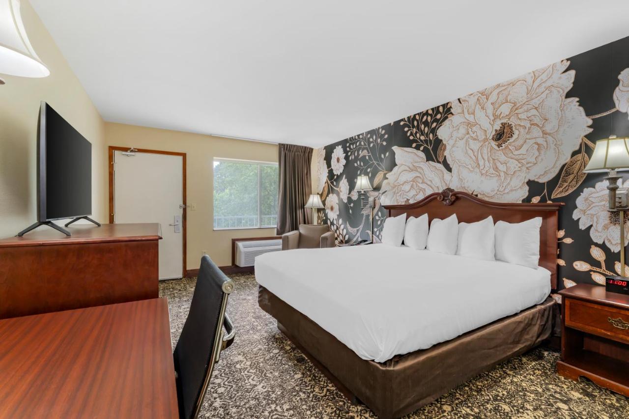 King Room - Disability Access/Non-Smoking at Quality Inn Eureka Springs South
