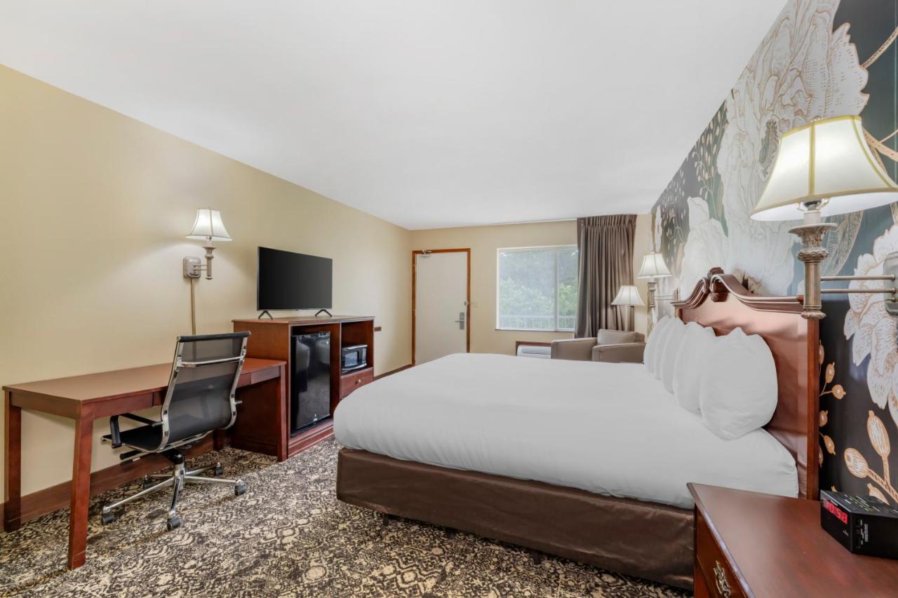 King Room - Disability Access/Non-Smoking at Quality Inn Eureka Springs South
