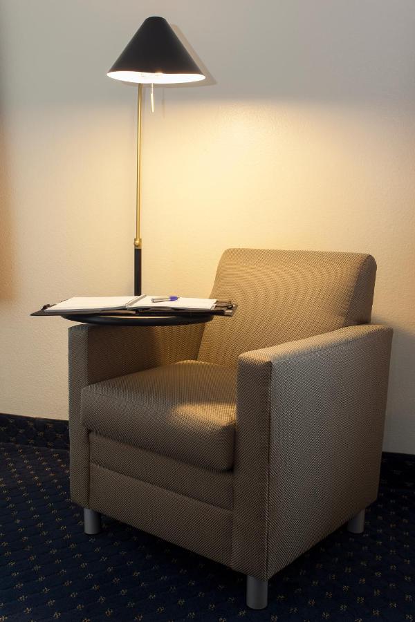 Presidio - Executive Queen Room at Hotel Focus SFO