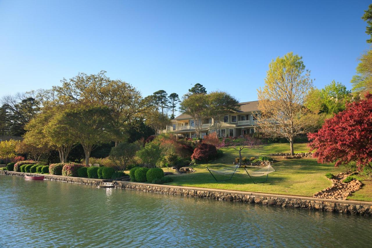| Lookout Point Lakeside Inn
