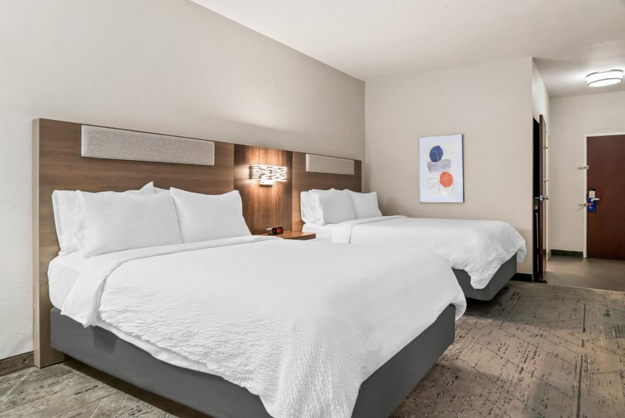 Queen Room with Two Queen Beds - Disability Access at Holiday Inn Express Lapeer by IHG