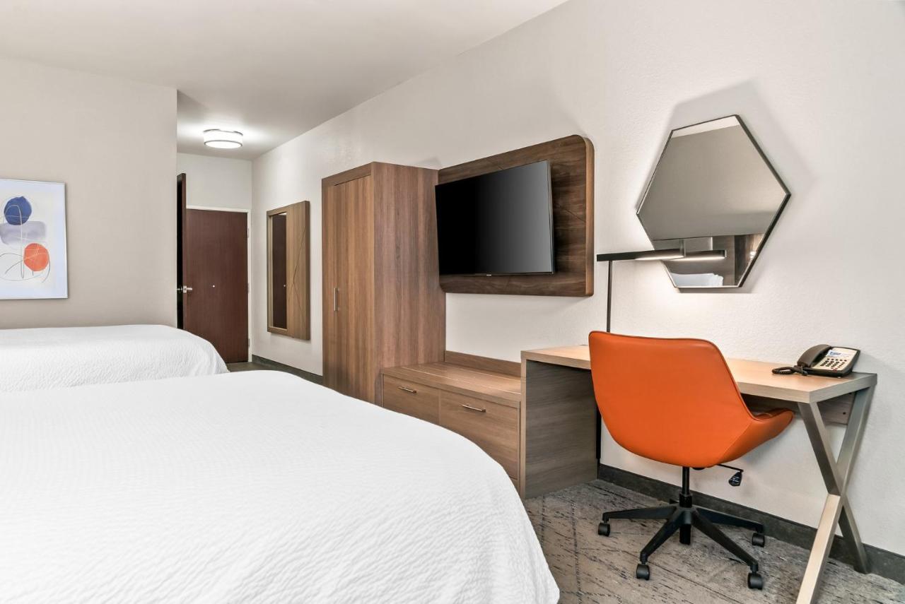 Queen Room with Two Queen Beds - Disability Access at Holiday Inn Express Lapeer by IHG