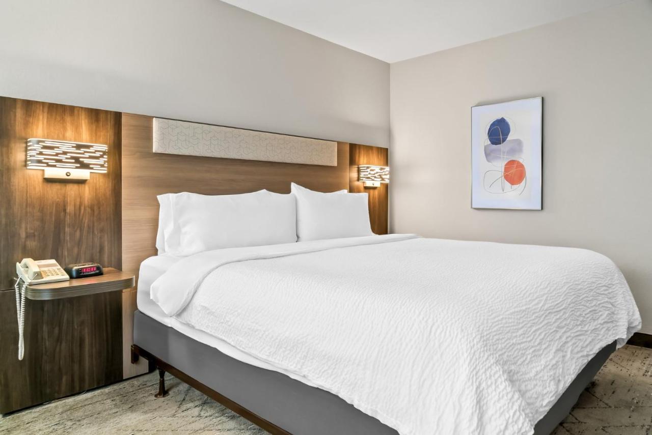 | Holiday Inn Express Lapeer, an IHG Hotel