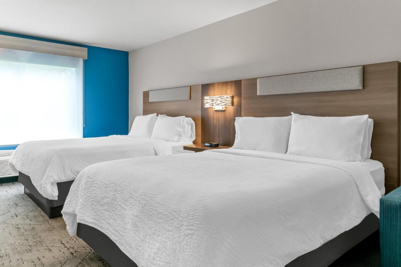 | Holiday Inn Express Lapeer, an IHG Hotel