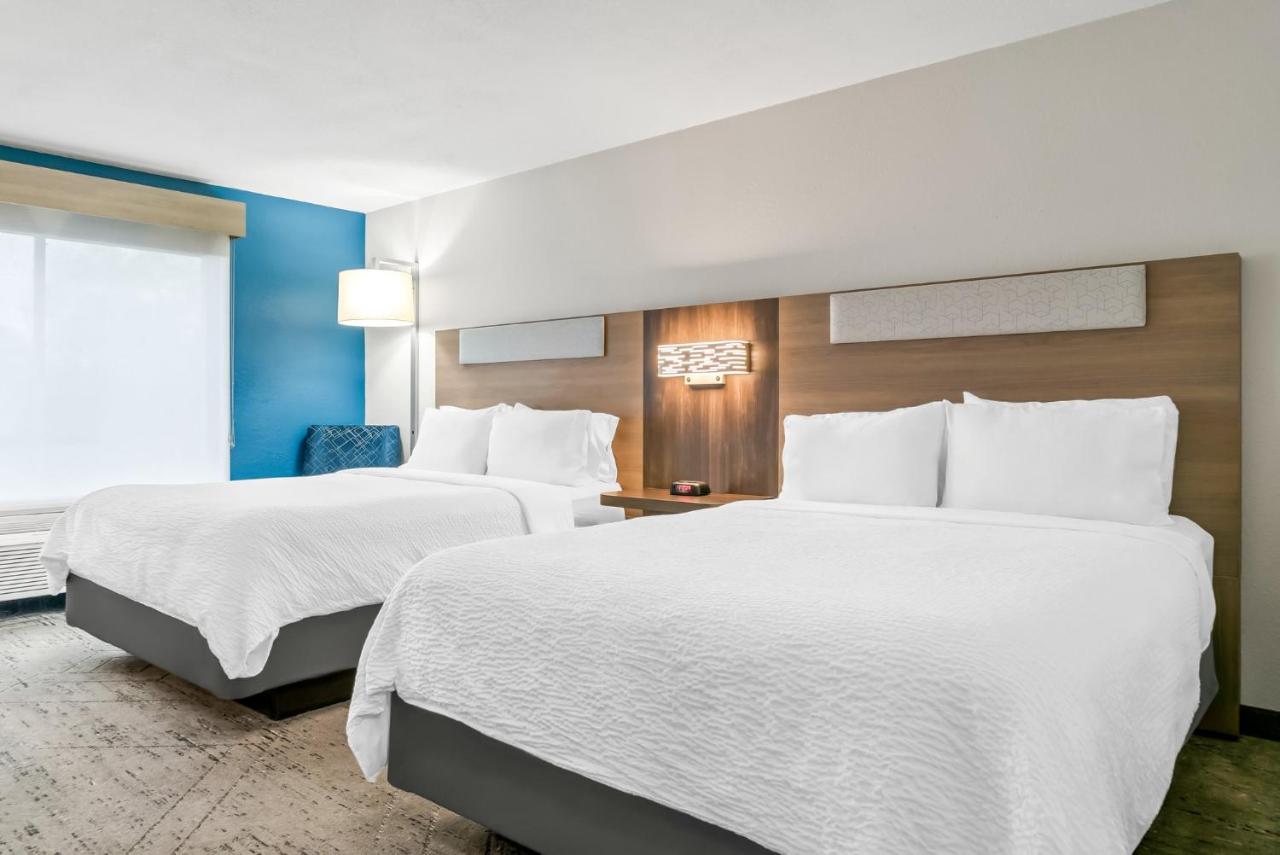 | Holiday Inn Express Lapeer, an IHG Hotel