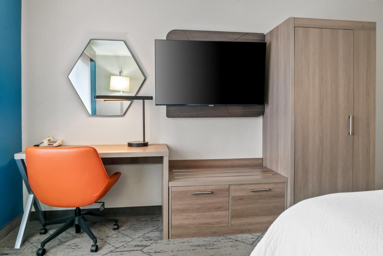 Executive King Room at Holiday Inn Express Lapeer by IHG