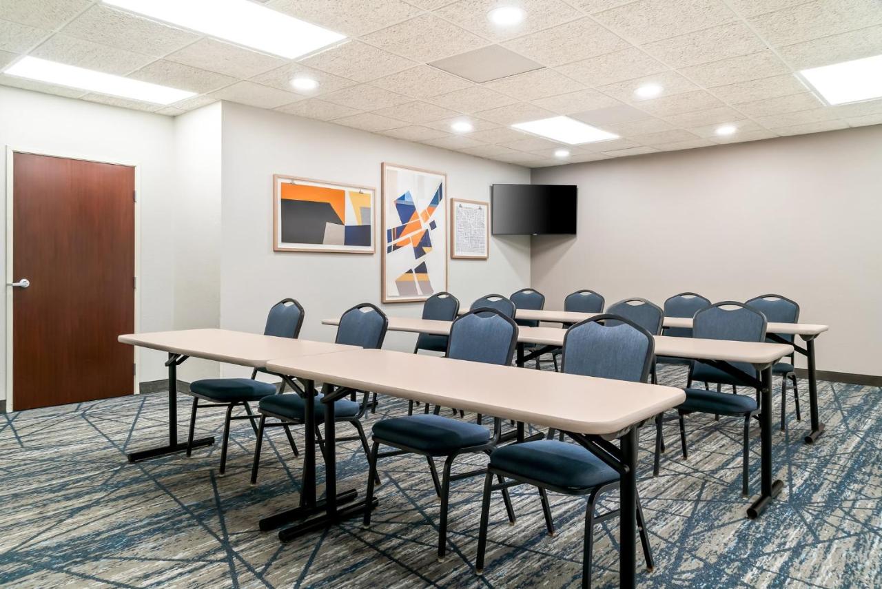 | Holiday Inn Express Lapeer, an IHG Hotel