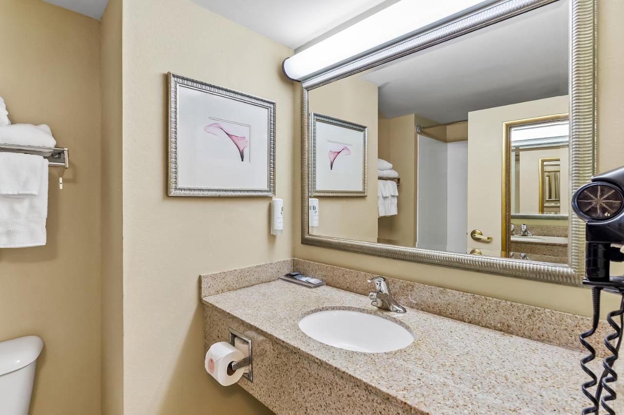 King Room - Non-Smoking at Country Inn & Suites by Radisson, Princeton, WV