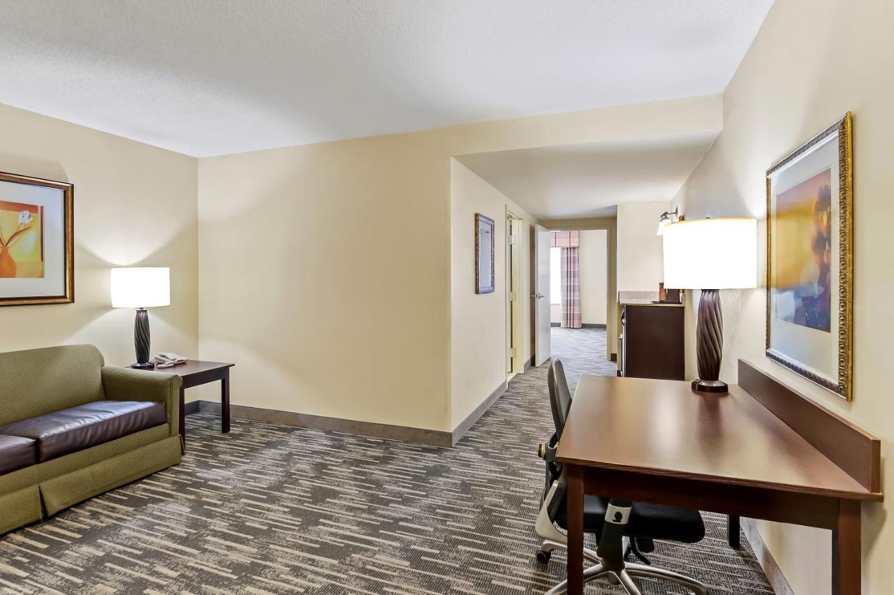 King Suite - Non-Smoking at Country Inn & Suites by Radisson, Princeton, WV