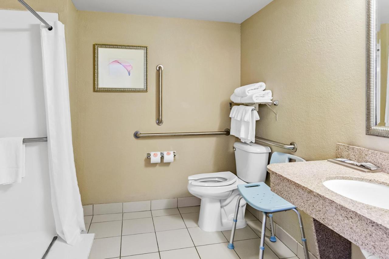 King Room with Roll-In Shower - Disability Access at Country Inn & Suites by Radisson, Princeton, WV