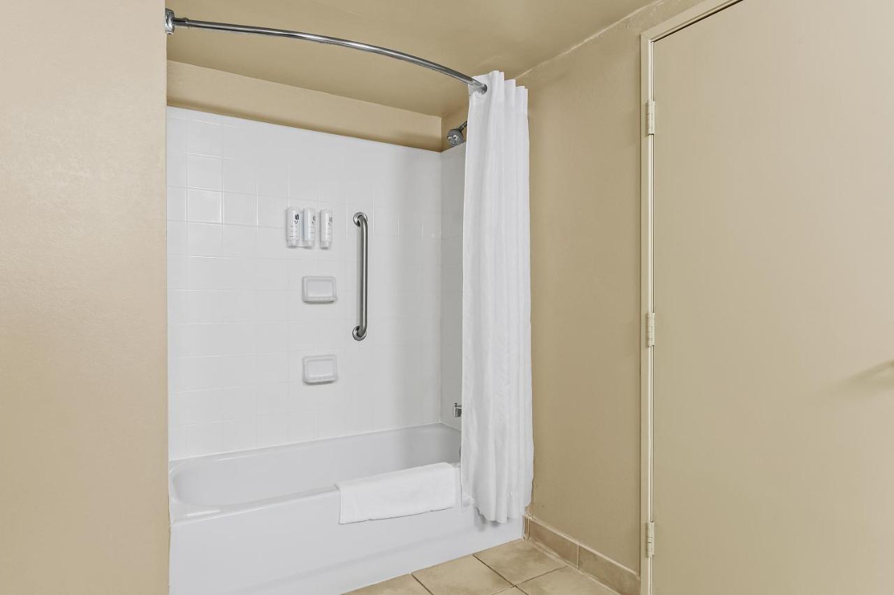 Queen Room with Two Queen Beds at Country Inn & Suites by Radisson, Princeton, WV