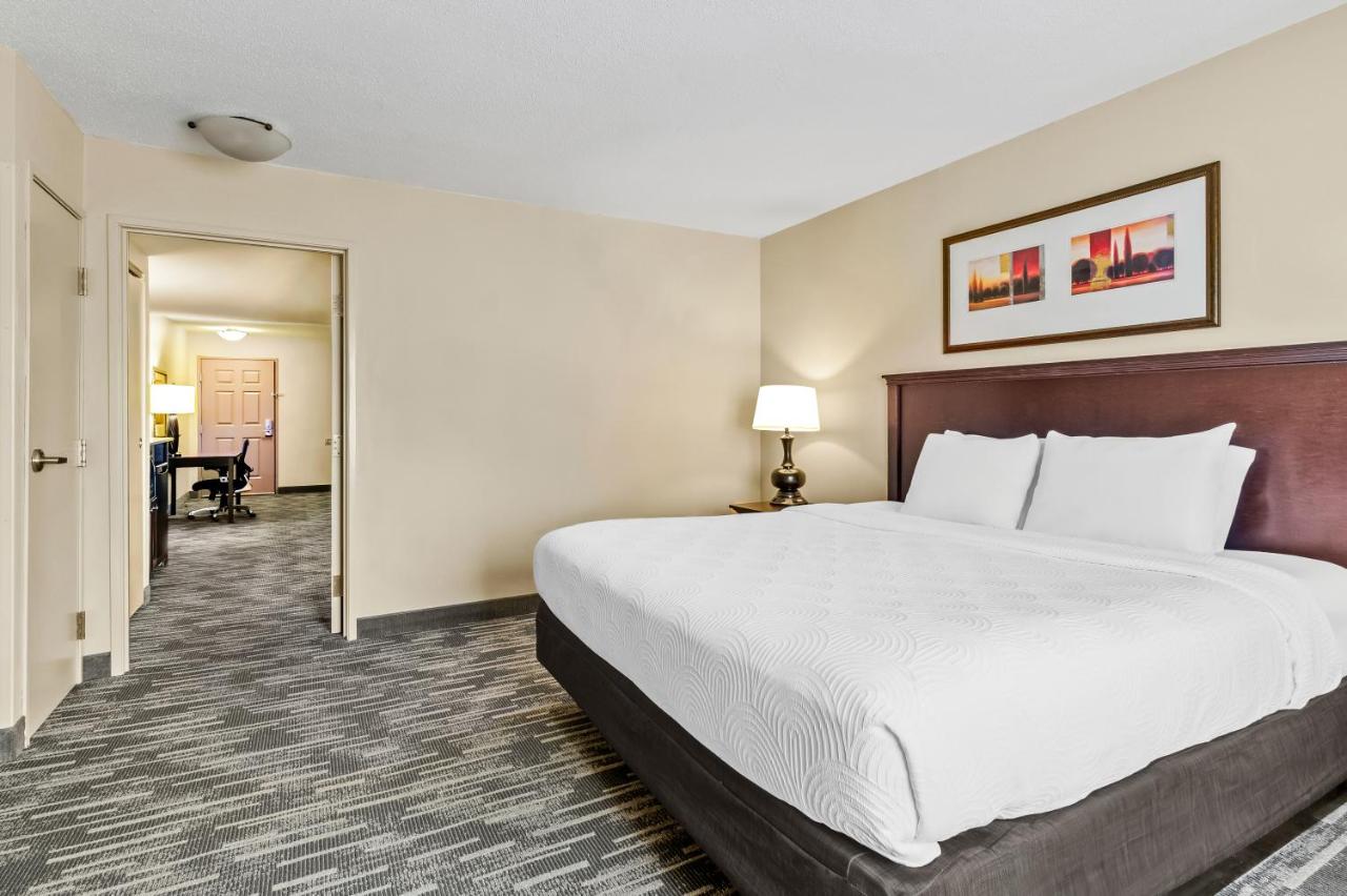 King Suite - Non-Smoking at Country Inn & Suites by Radisson, Princeton, WV