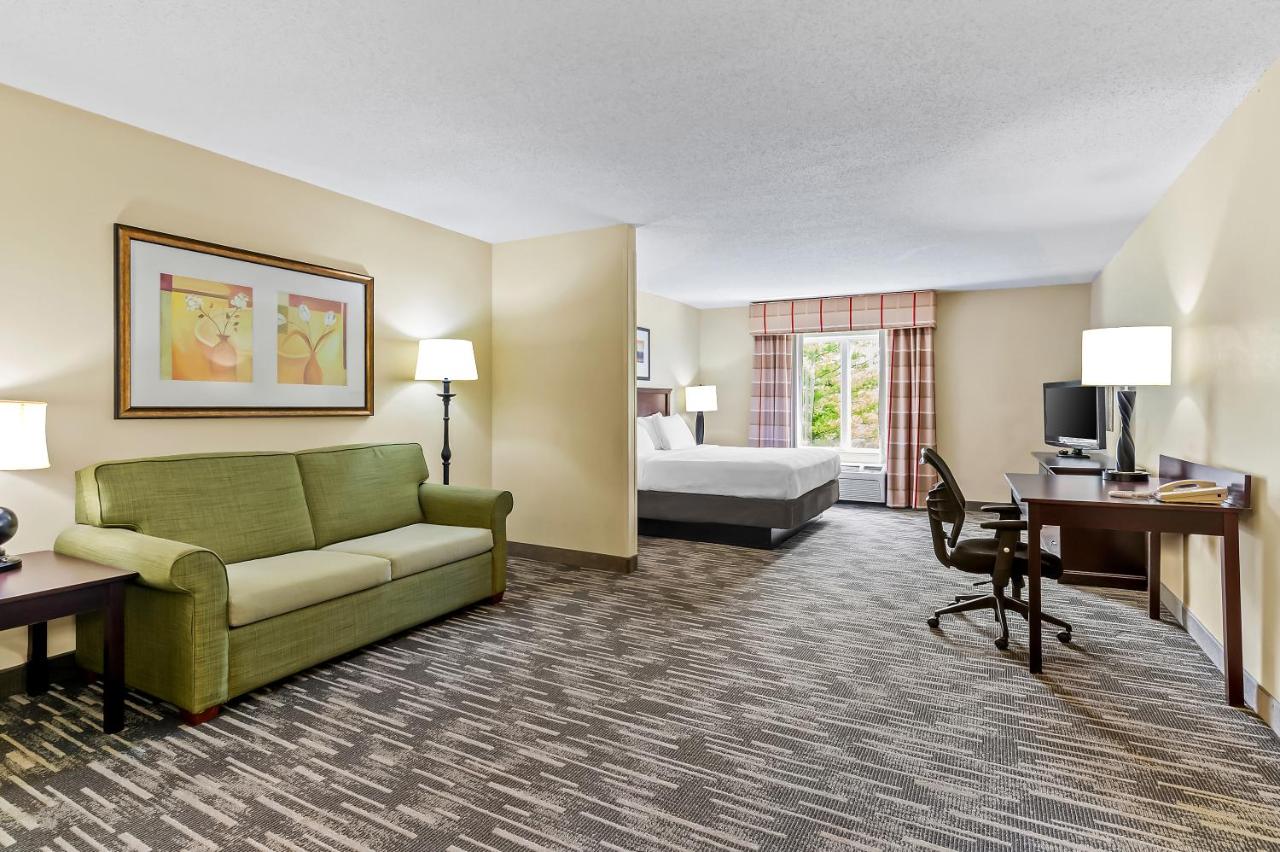 King Suite - Non-Smoking at Country Inn & Suites by Radisson, Princeton, WV