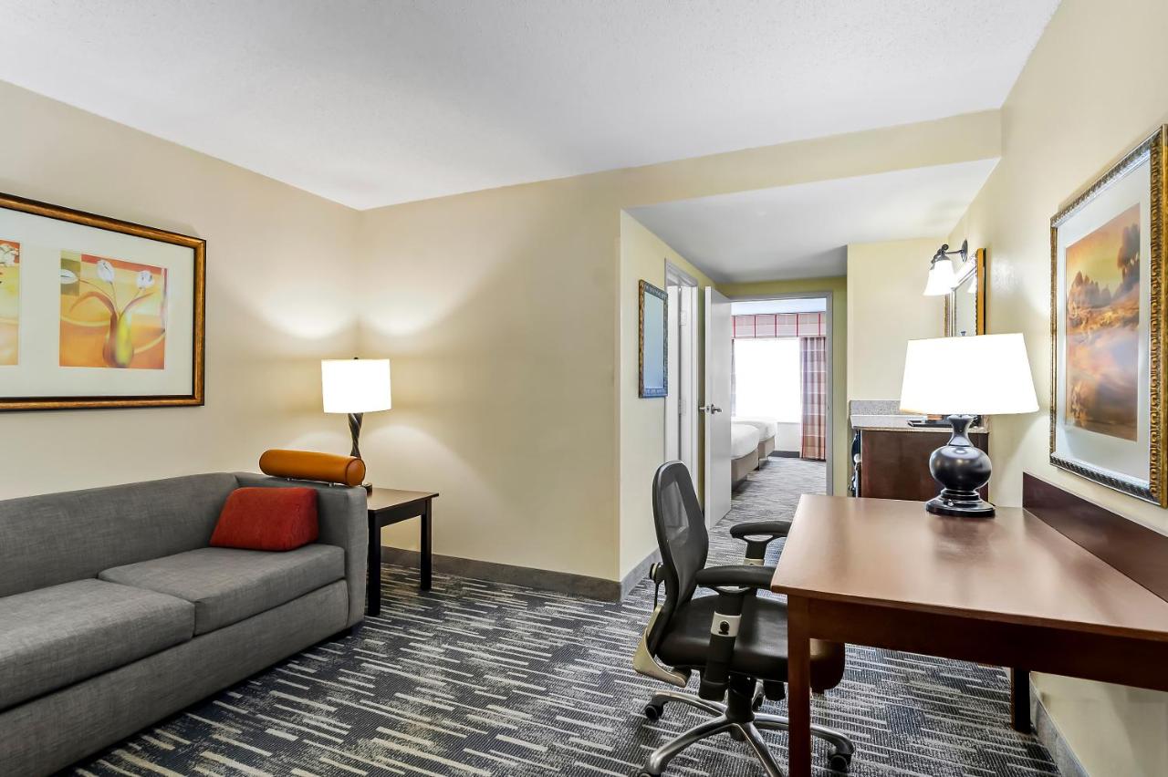 One-Bedroom Queen Suite - Non-Smoking at Country Inn & Suites by Radisson, Princeton, WV