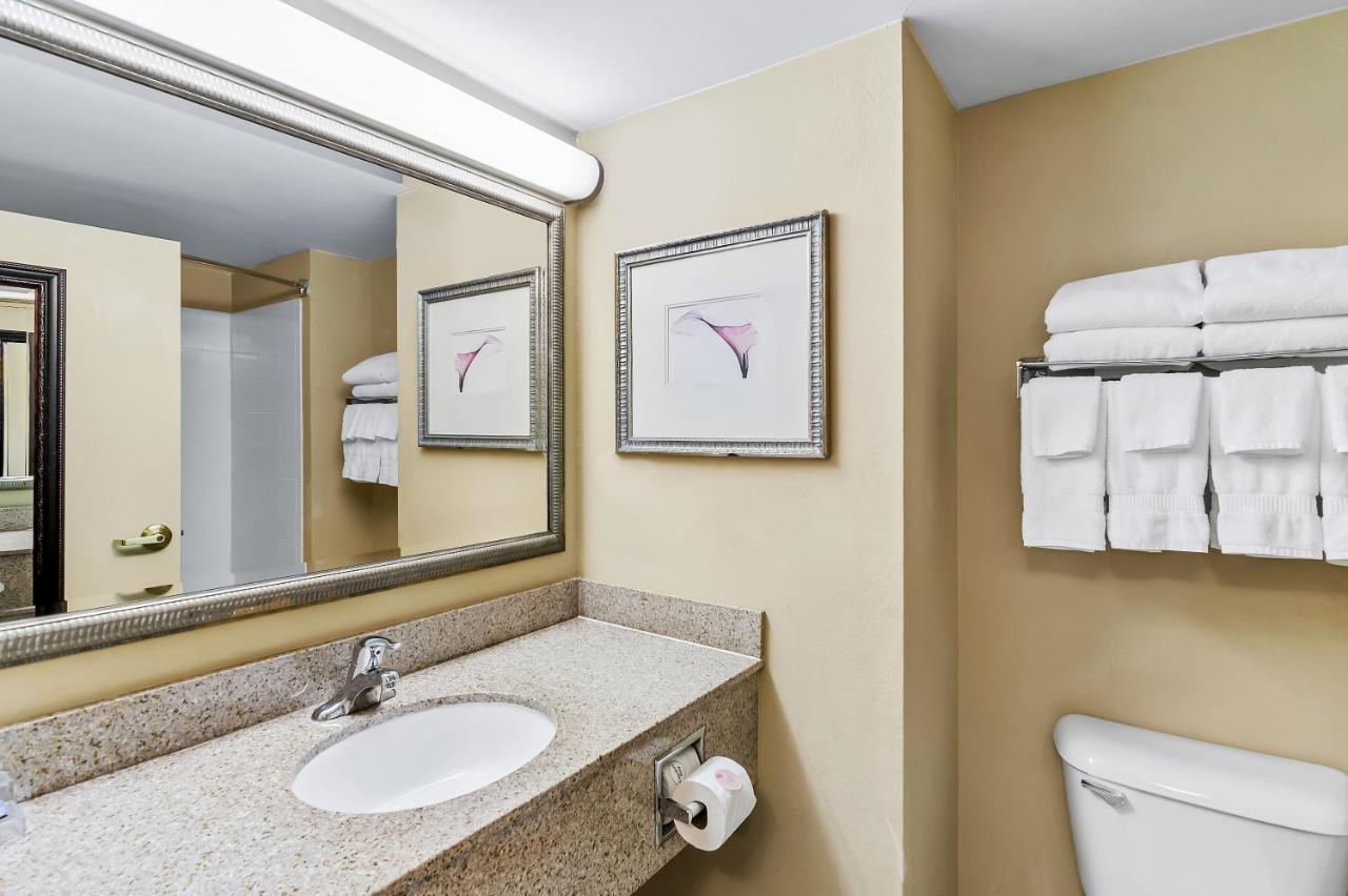 Standard Queen Room with Two Queen Beds - Non-Smoking at Country Inn & Suites by Radisson, Princeton, WV