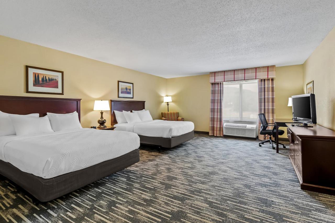 One-Bedroom Queen Suite - Non-Smoking at Country Inn & Suites by Radisson, Princeton, WV
