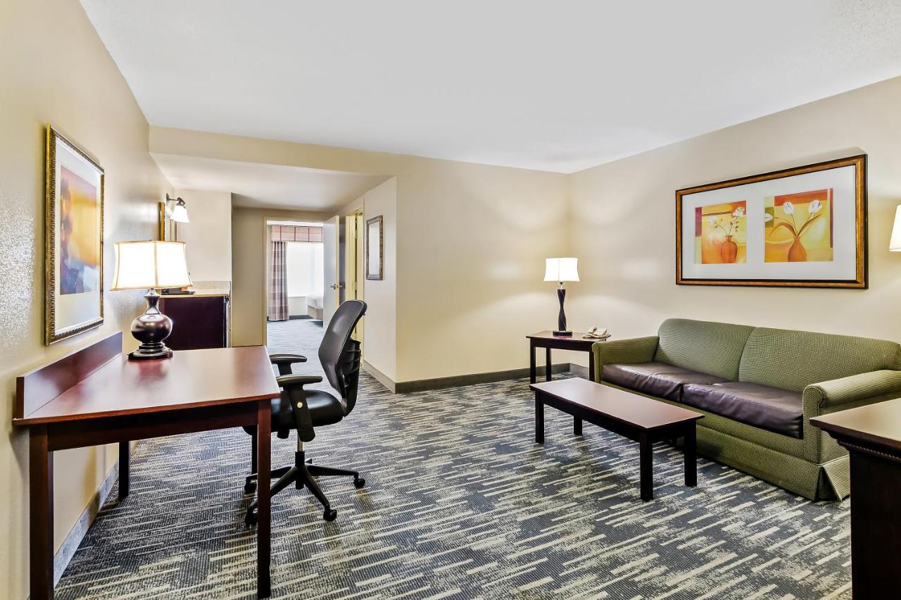 One-Bedroom Queen Suite - Non-Smoking at Country Inn & Suites by Radisson, Princeton, WV