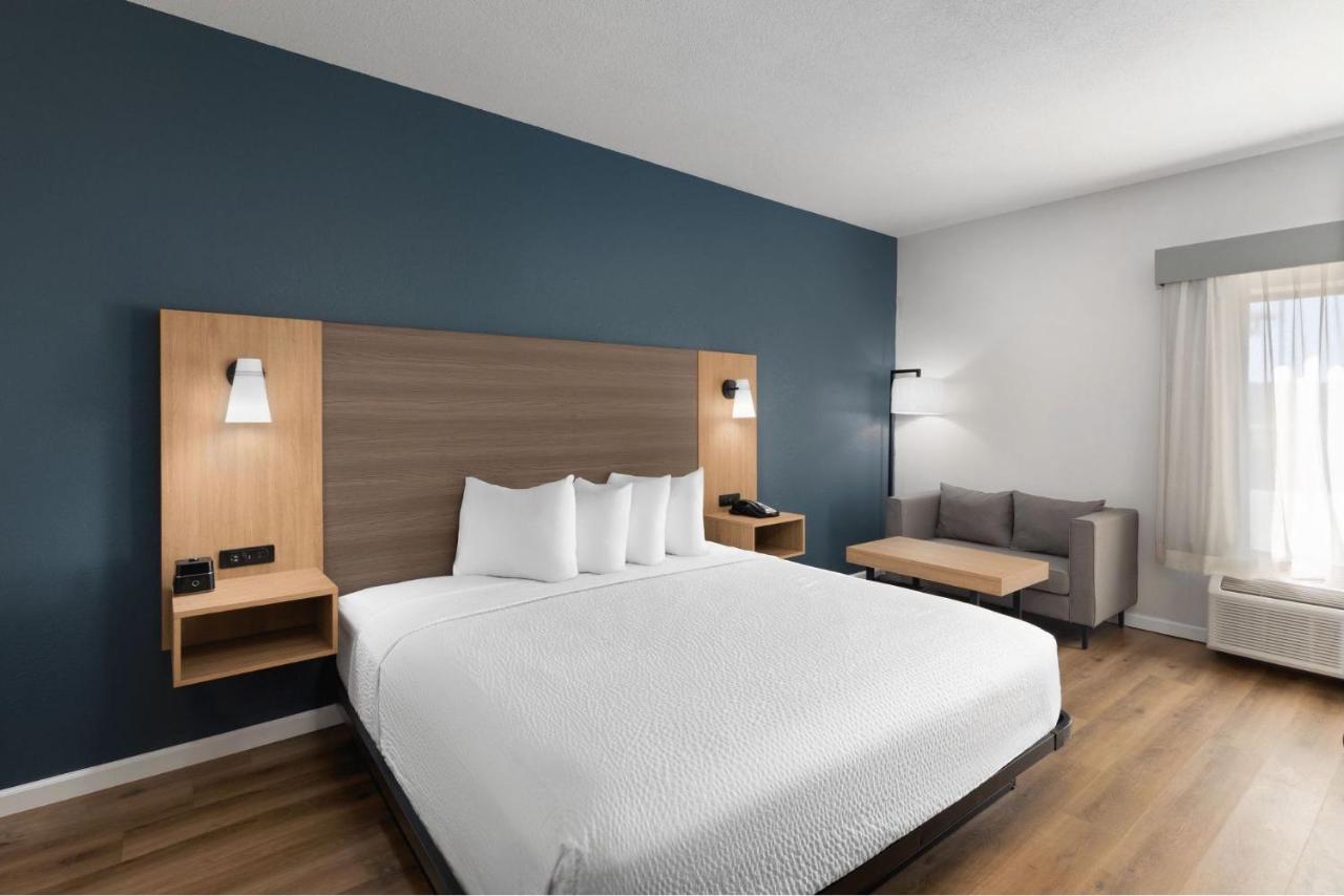 King Room - Mobility Access/Non-Smoking at La Quinta Inn by Wyndham Moss Point - Pascagoula