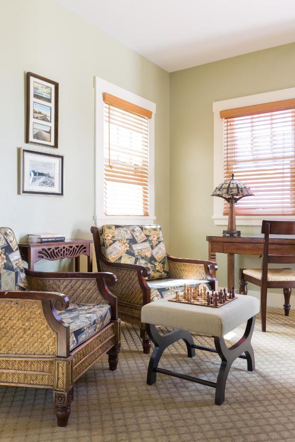 | 1906 Lodge