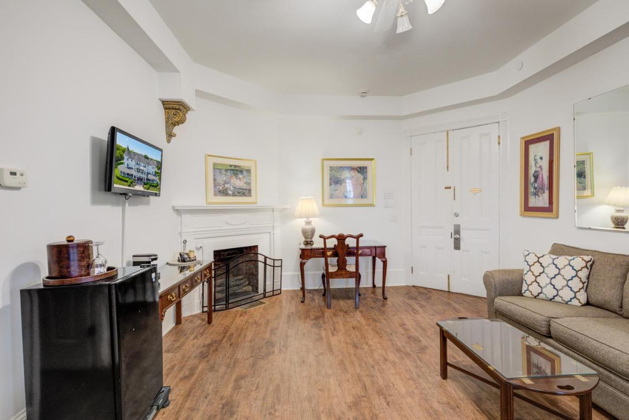 Suite at The Hewitt Wellington Hotel