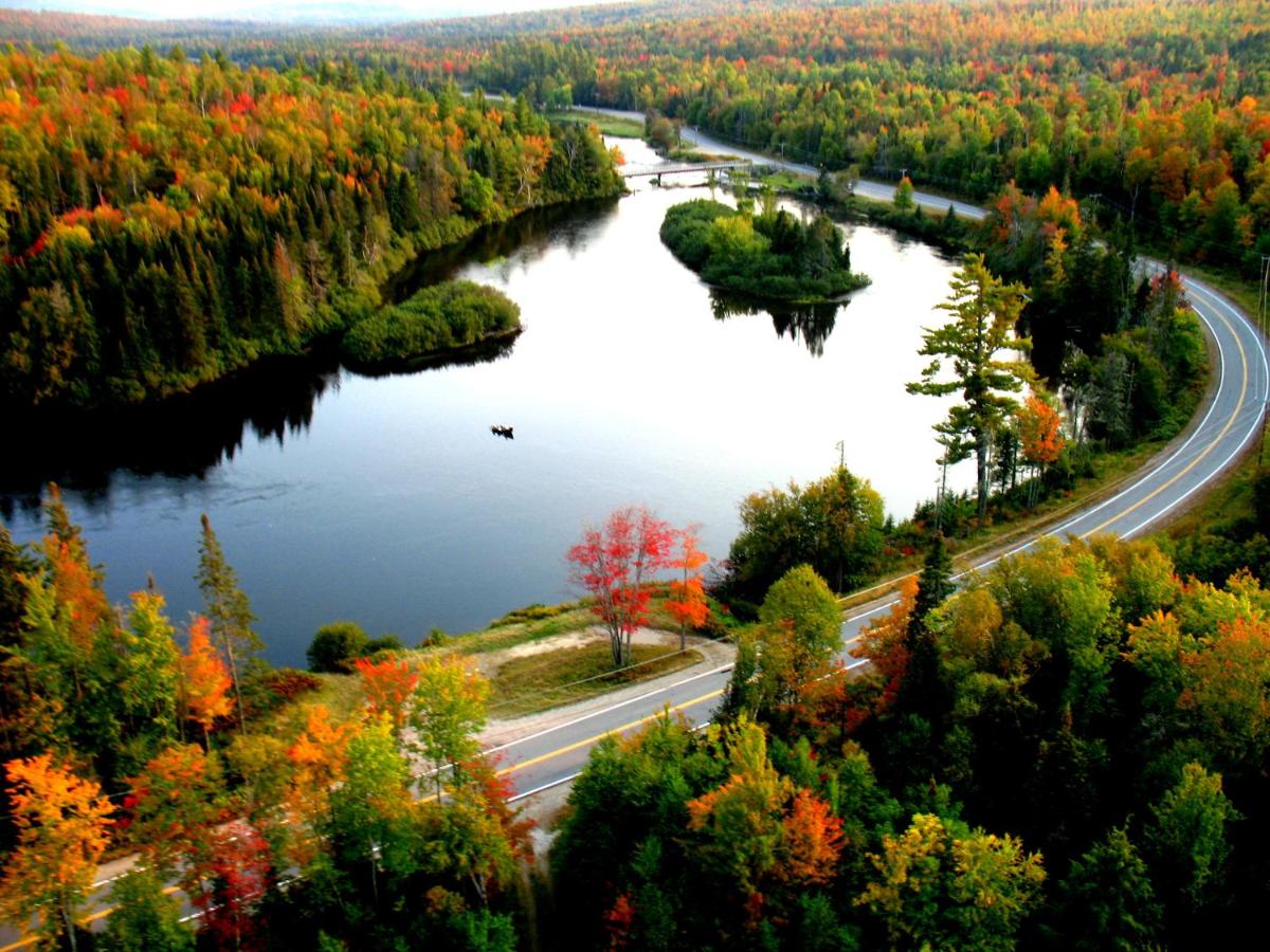 | Deer Mountain Lodge & Wilderness Resort