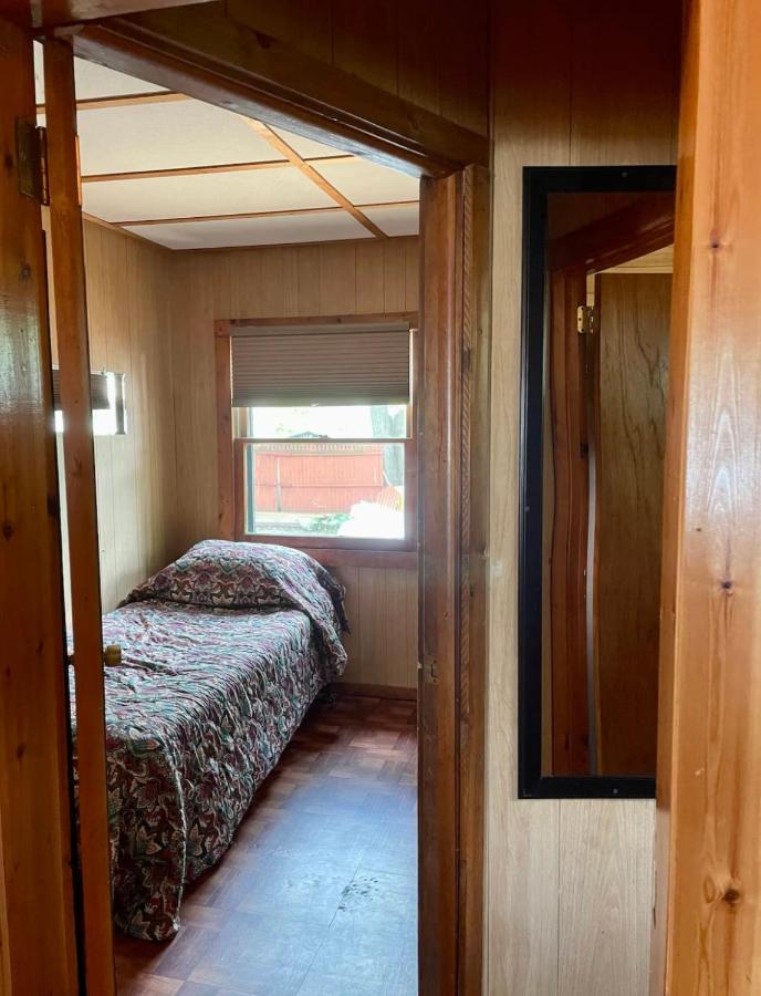 | The Elms Waterfront Cottages
