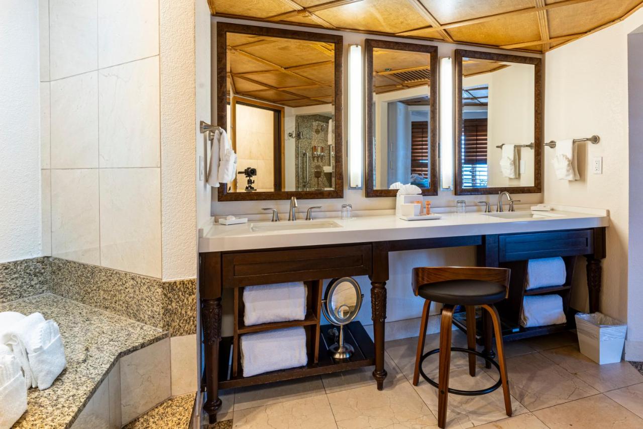 Room #50366834 at Pacific Terrace Hotel