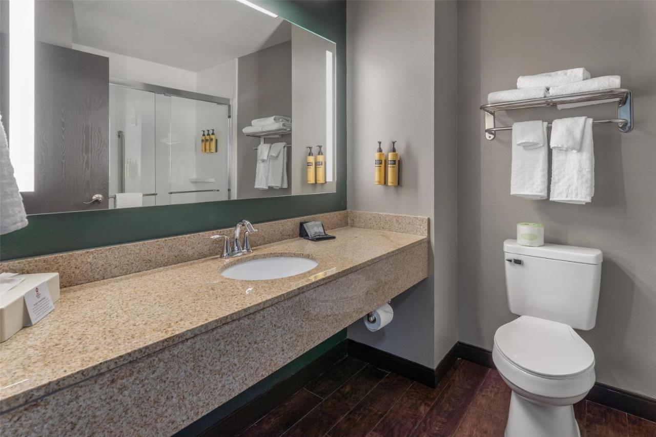 | Best Western PLUS Executive Inn