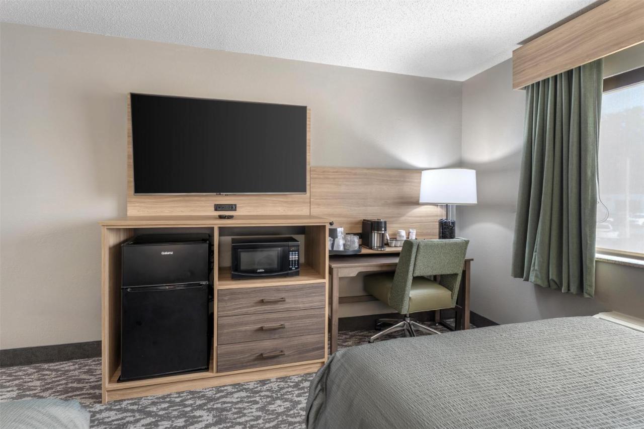 | Best Western PLUS Executive Inn