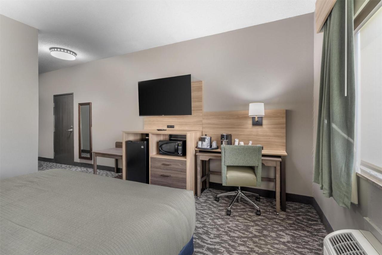 | Best Western PLUS Executive Inn