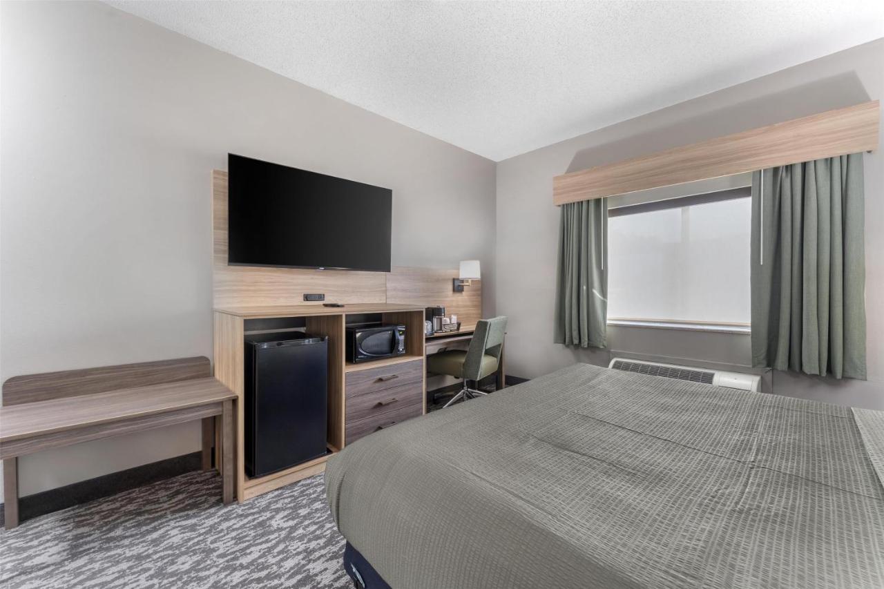 | Best Western PLUS Executive Inn