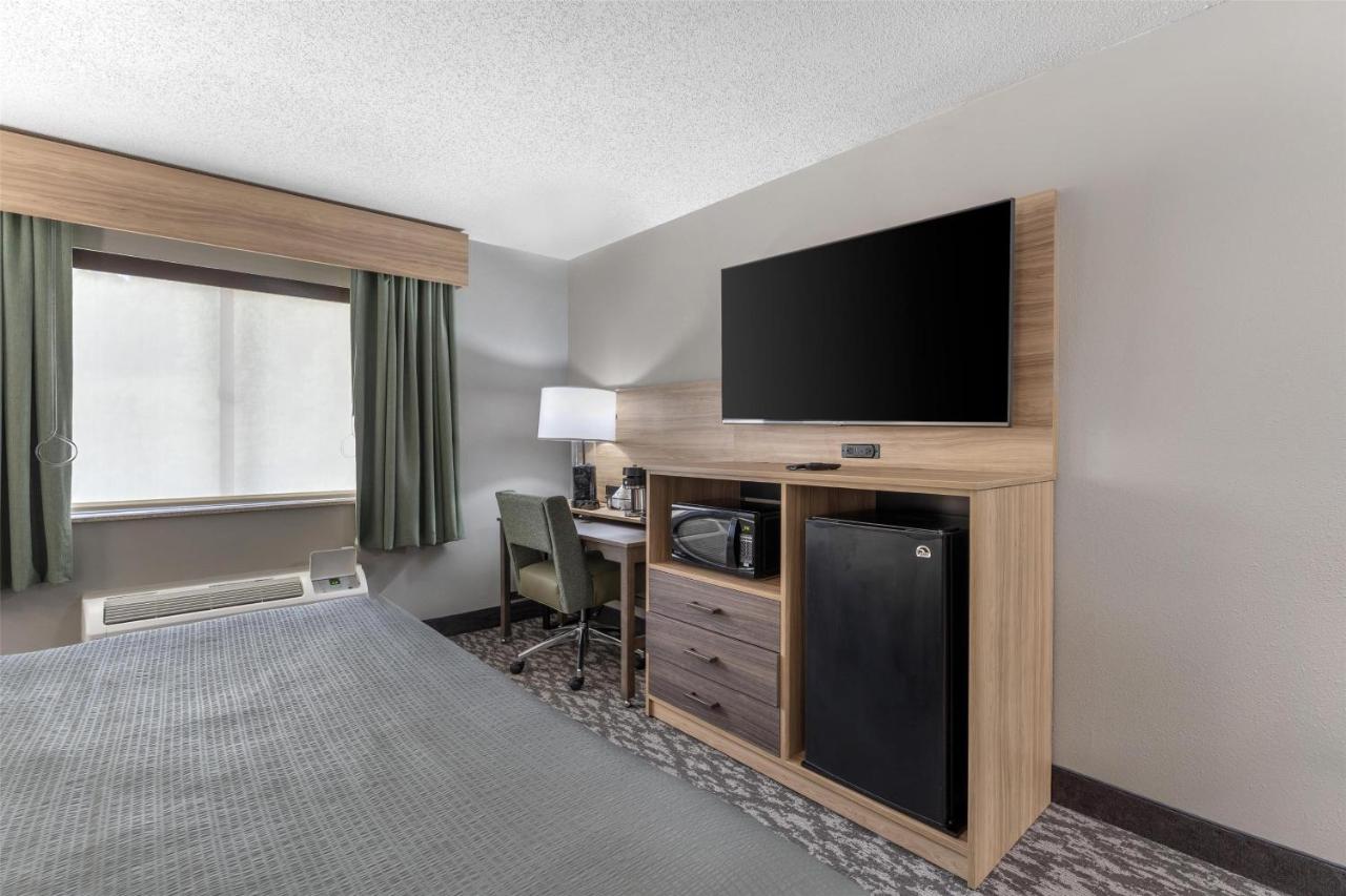 | Best Western PLUS Executive Inn